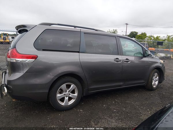 2013 TOYOTA SIENNA LE V6 8 PASSENGER