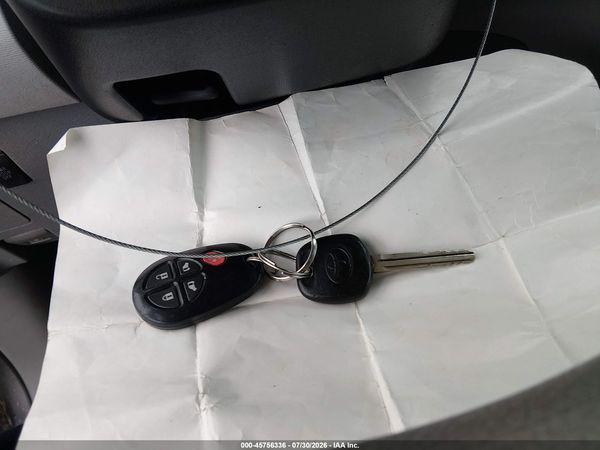 2013 TOYOTA SIENNA LE V6 8 PASSENGER