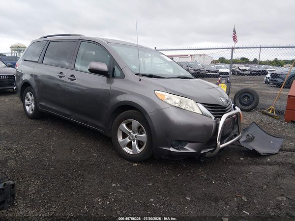2013 TOYOTA SIENNA LE V6 8 PASSENGER