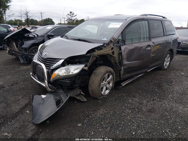 2013 TOYOTA SIENNA LE V6 8 PASSENGER