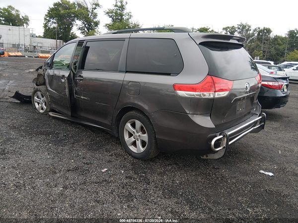 2013 TOYOTA SIENNA LE V6 8 PASSENGER