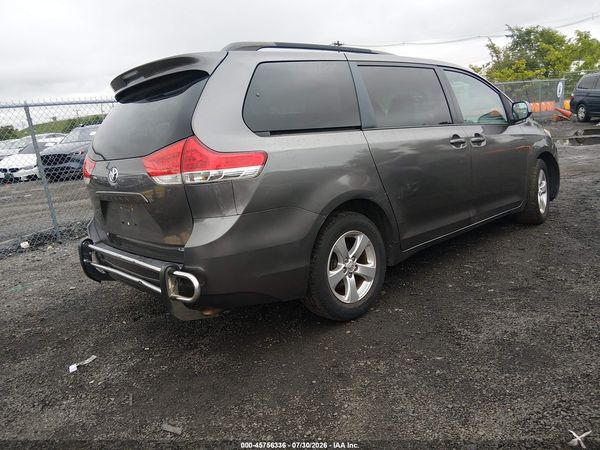 2013 TOYOTA SIENNA LE V6 8 PASSENGER