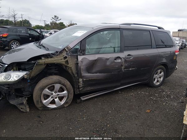 2013 TOYOTA SIENNA LE V6 8 PASSENGER