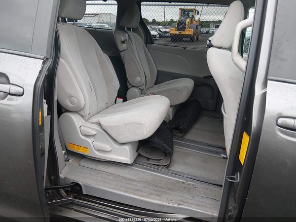2013 TOYOTA SIENNA LE V6 8 PASSENGER