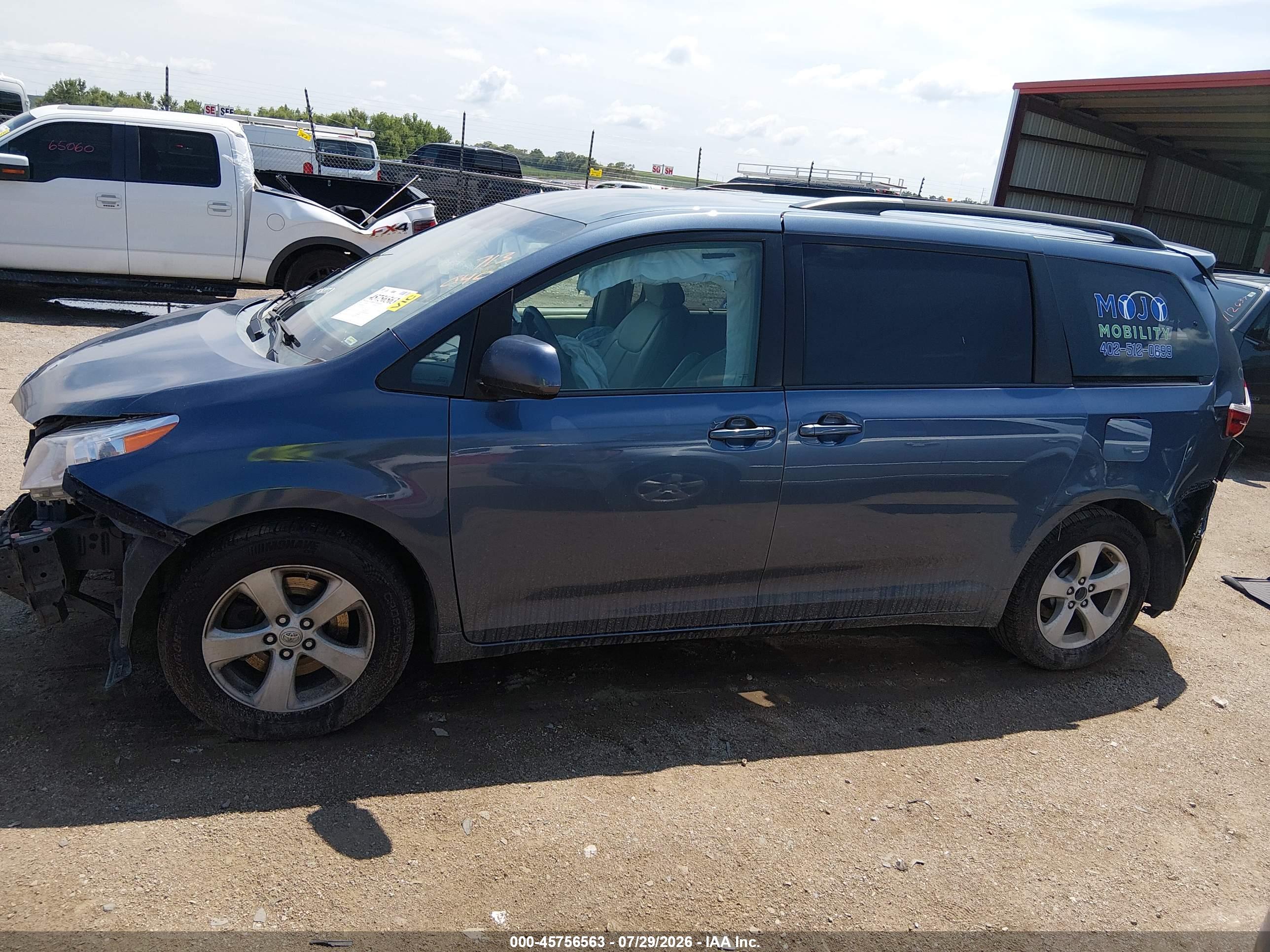 2015 TOYOTA SIENNA LE 8 PASSENGER