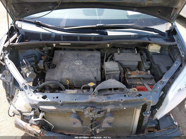 2015 TOYOTA SIENNA LE 8 PASSENGER