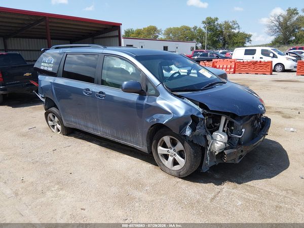 2015 TOYOTA SIENNA LE 8 PASSENGER
