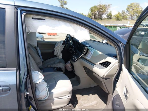 2015 TOYOTA SIENNA LE 8 PASSENGER