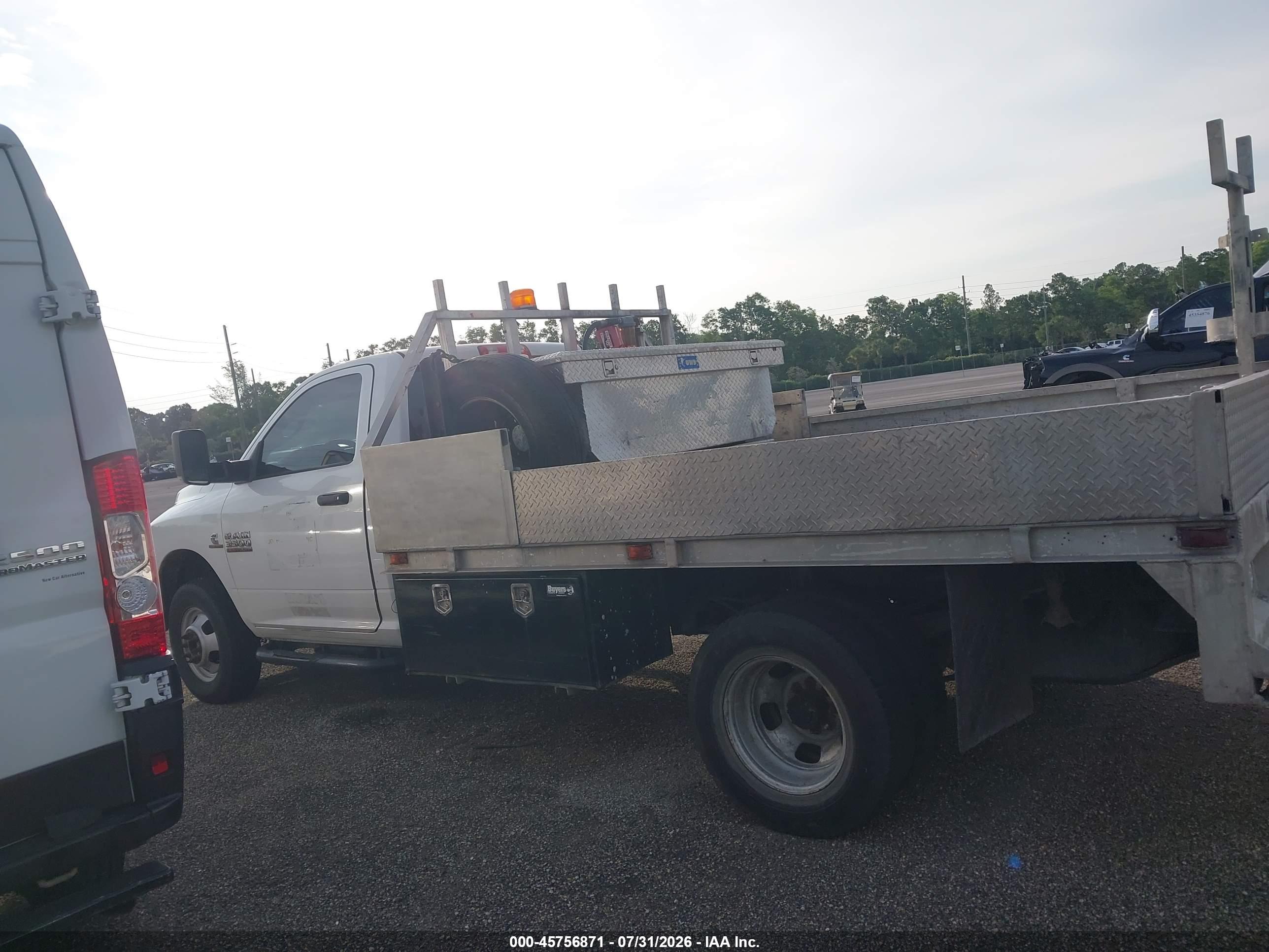 2018 RAM 3500 CHASSIS TRADESMAN/SLT