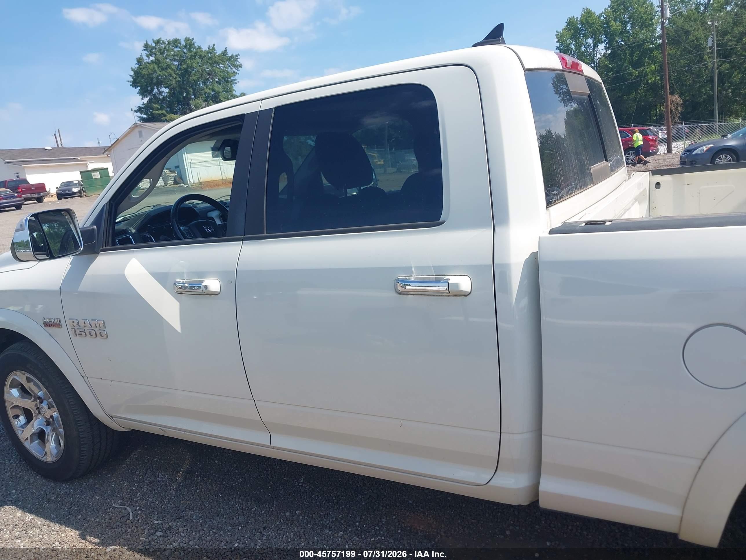 2018 RAM 1500 LARAMIE  4X4 6'4 BOX