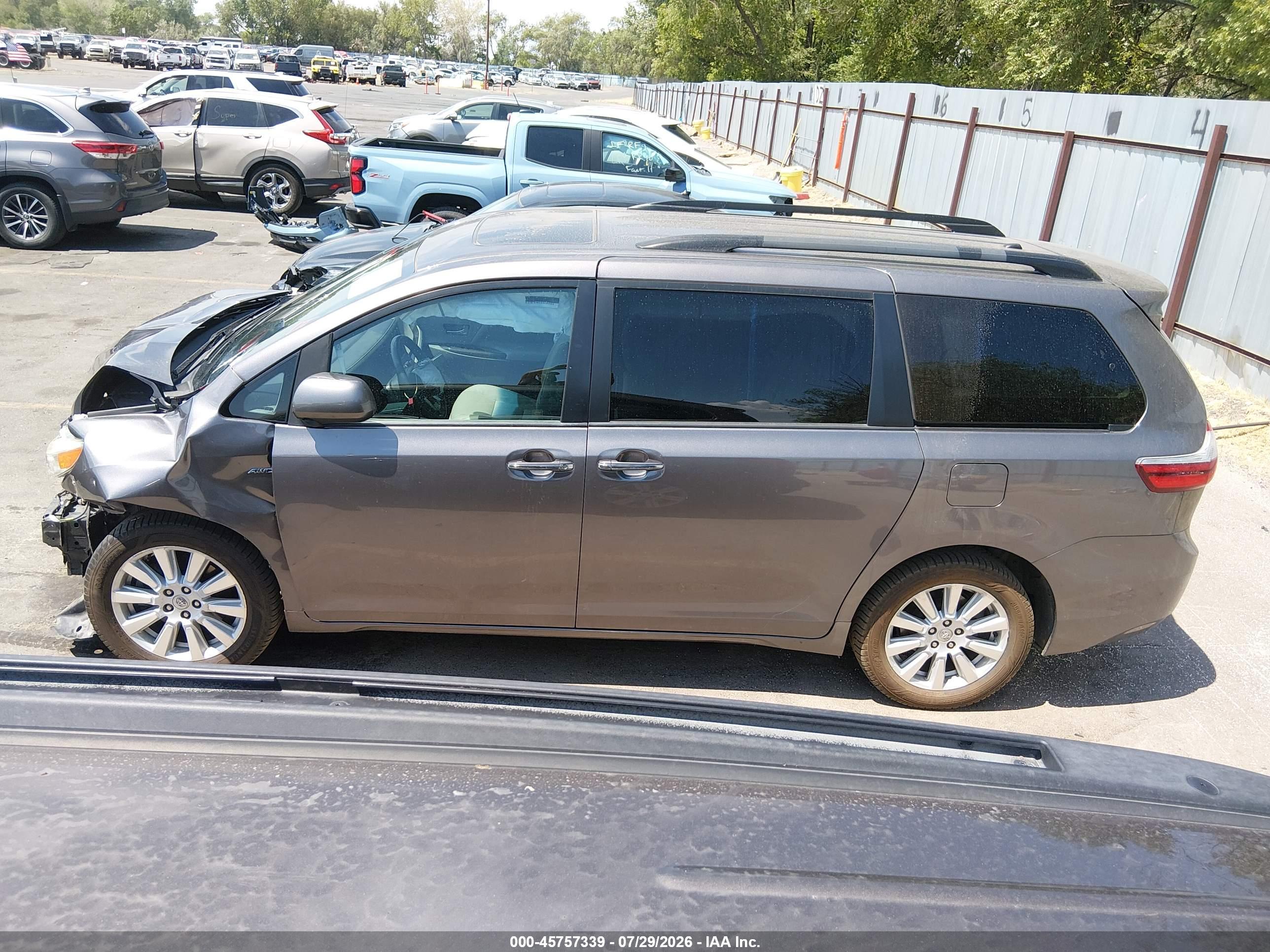 2017 TOYOTA SIENNA XLE 7 PASSENGER