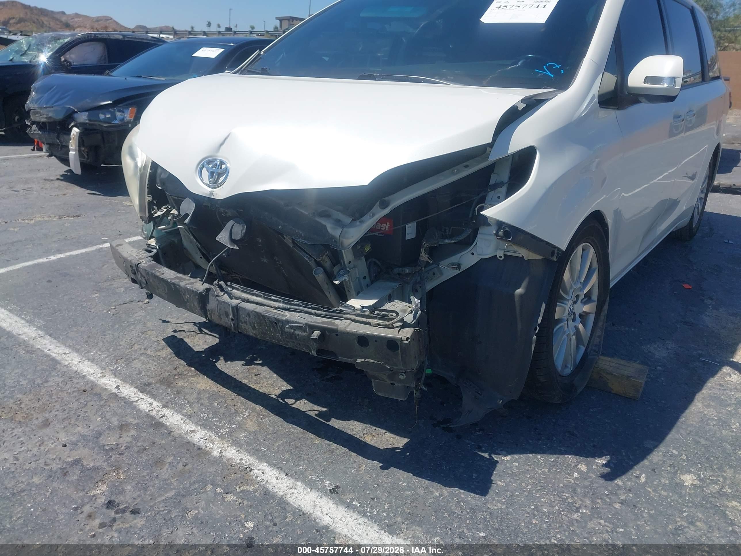 2017 TOYOTA SIENNA LIMITED 7 PASSENGER