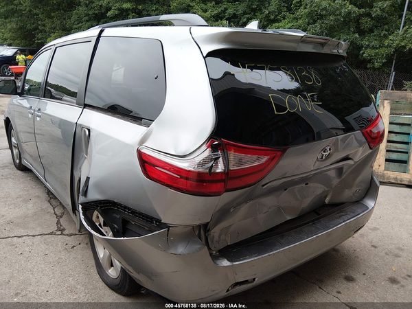 2019 TOYOTA SIENNA LE 8 PASSENGER — I3