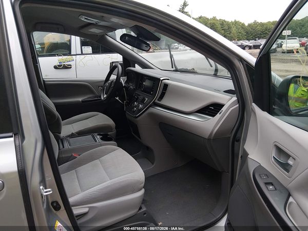 2019 TOYOTA SIENNA LE 8 PASSENGER — I5