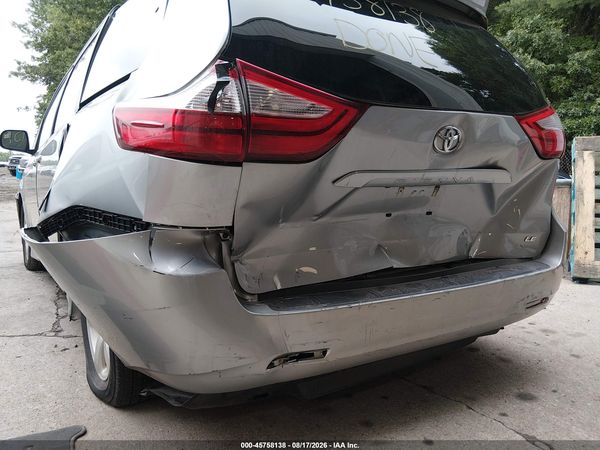 2019 TOYOTA SIENNA LE 8 PASSENGER — I6