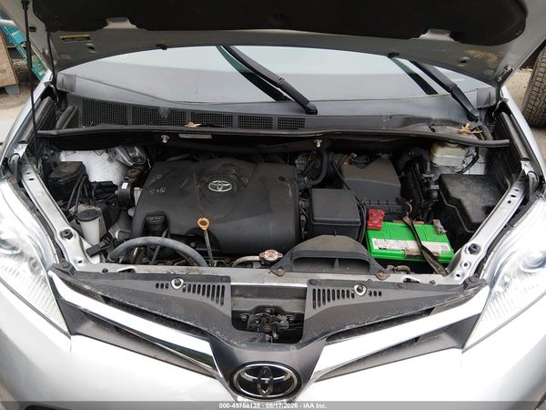 2019 TOYOTA SIENNA LE 8 PASSENGER — I10