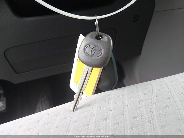 2019 TOYOTA SIENNA LE 8 PASSENGER — I11