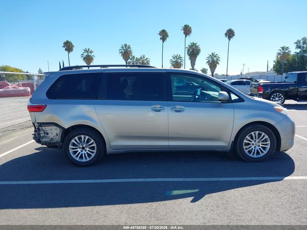 2017 TOYOTA SIENNA XLE 8 PASSENGER