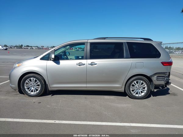 2017 TOYOTA SIENNA XLE 8 PASSENGER