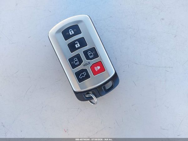 2017 TOYOTA SIENNA XLE 8 PASSENGER