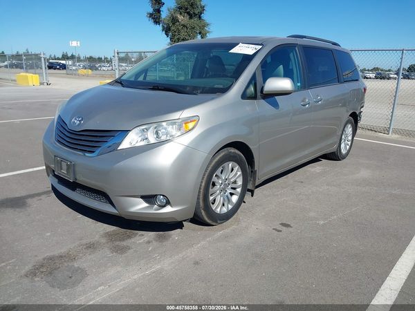 2017 TOYOTA SIENNA XLE 8 PASSENGER