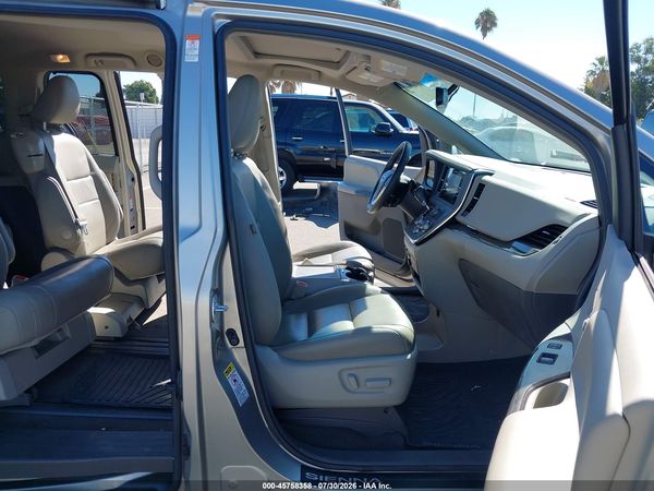 2017 TOYOTA SIENNA XLE 8 PASSENGER