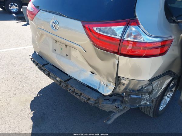 2017 TOYOTA SIENNA XLE 8 PASSENGER