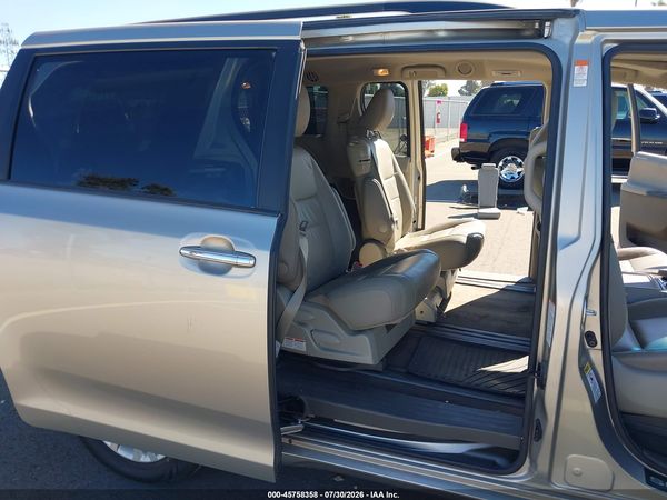 2017 TOYOTA SIENNA XLE 8 PASSENGER