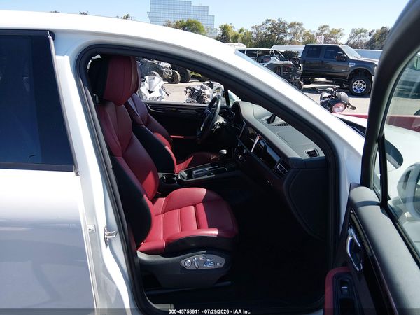 2024 PORSCHE MACAN T — I5