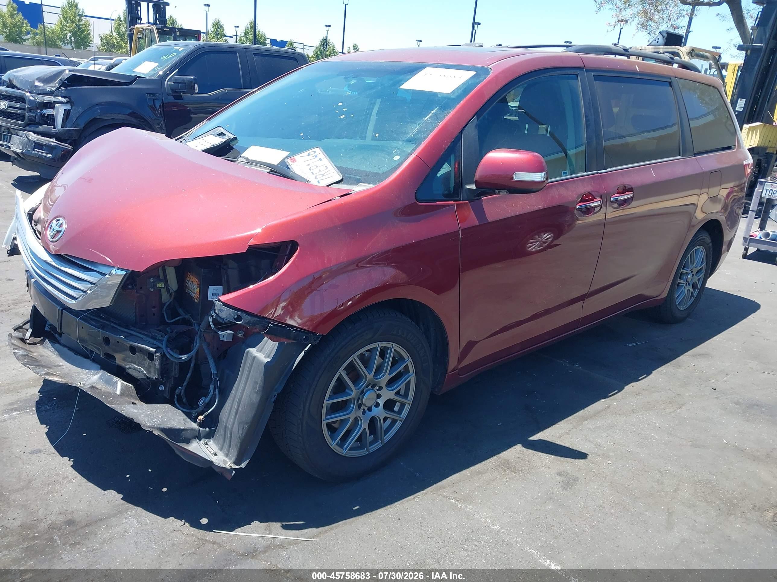 2015 TOYOTA SIENNA — I2