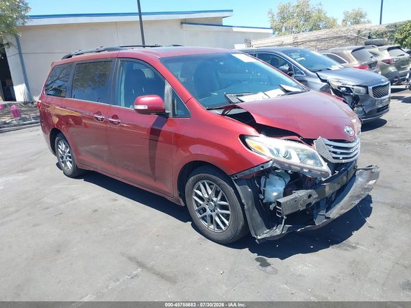 2015 TOYOTA SIENNA — I1