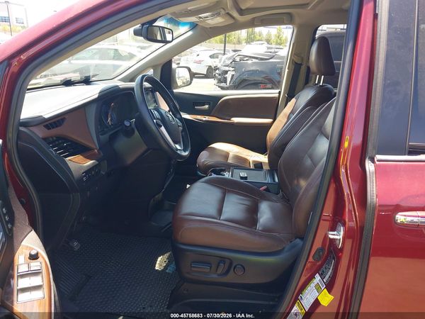 2015 TOYOTA SIENNA — I5