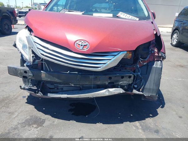2015 TOYOTA SIENNA — I6
