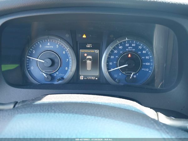 2015 TOYOTA SIENNA — I7