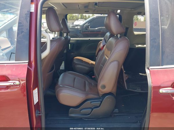 2015 TOYOTA SIENNA — I8