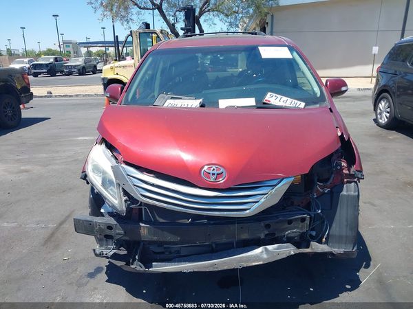 2015 TOYOTA SIENNA — I115
