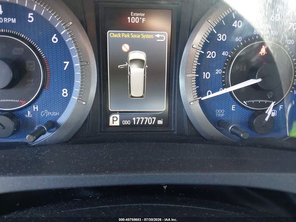 2015 TOYOTA SIENNA — I118