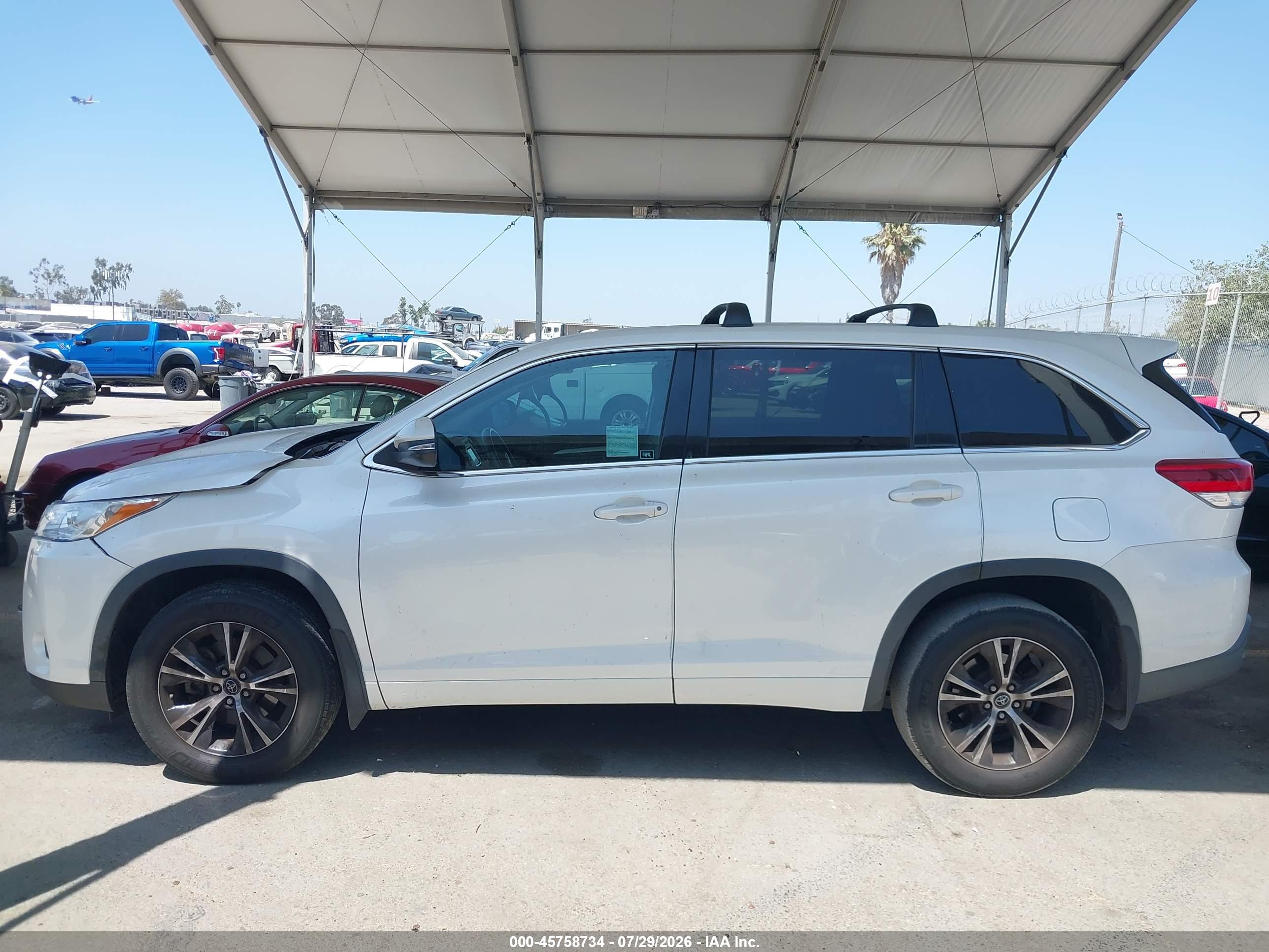 2018 TOYOTA HIGHLANDER LE