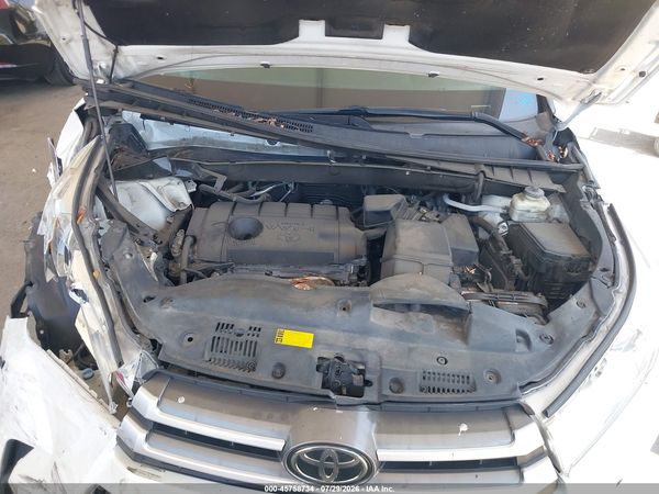 2018 TOYOTA HIGHLANDER LE