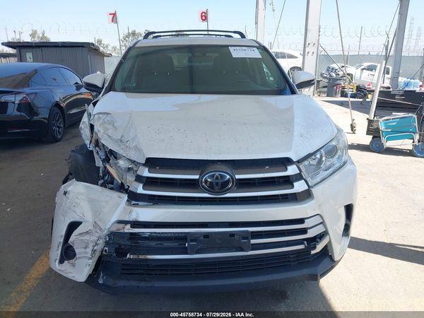 2018 TOYOTA HIGHLANDER LE