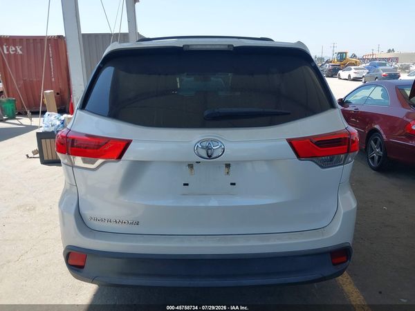 2018 TOYOTA HIGHLANDER LE