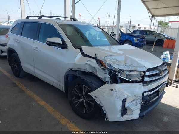 2018 TOYOTA HIGHLANDER LE
