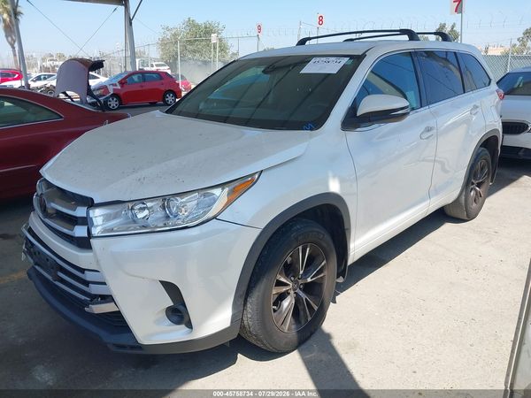 2018 TOYOTA HIGHLANDER LE