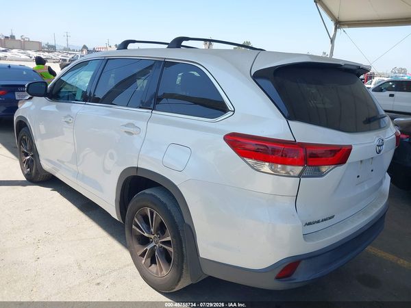 2018 TOYOTA HIGHLANDER LE