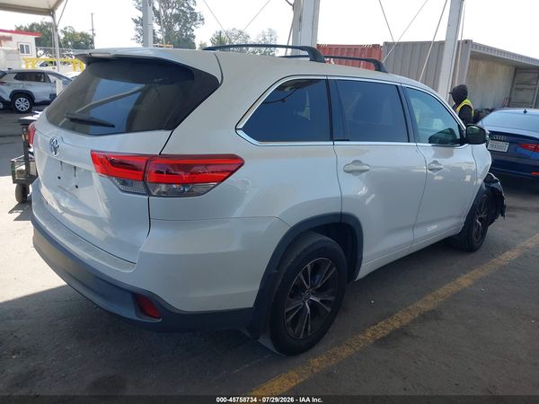 2018 TOYOTA HIGHLANDER LE