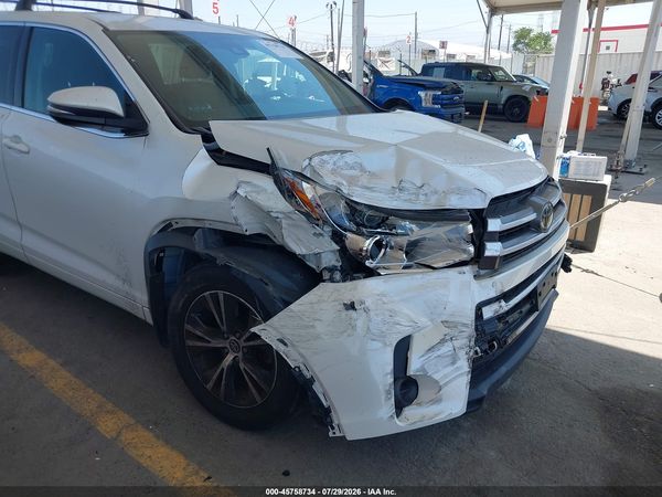 2018 TOYOTA HIGHLANDER LE