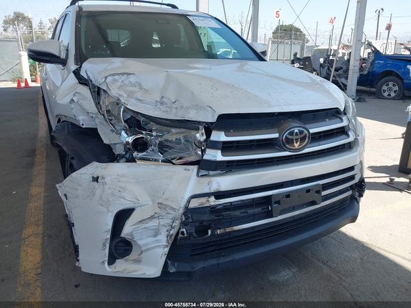 2018 TOYOTA HIGHLANDER LE