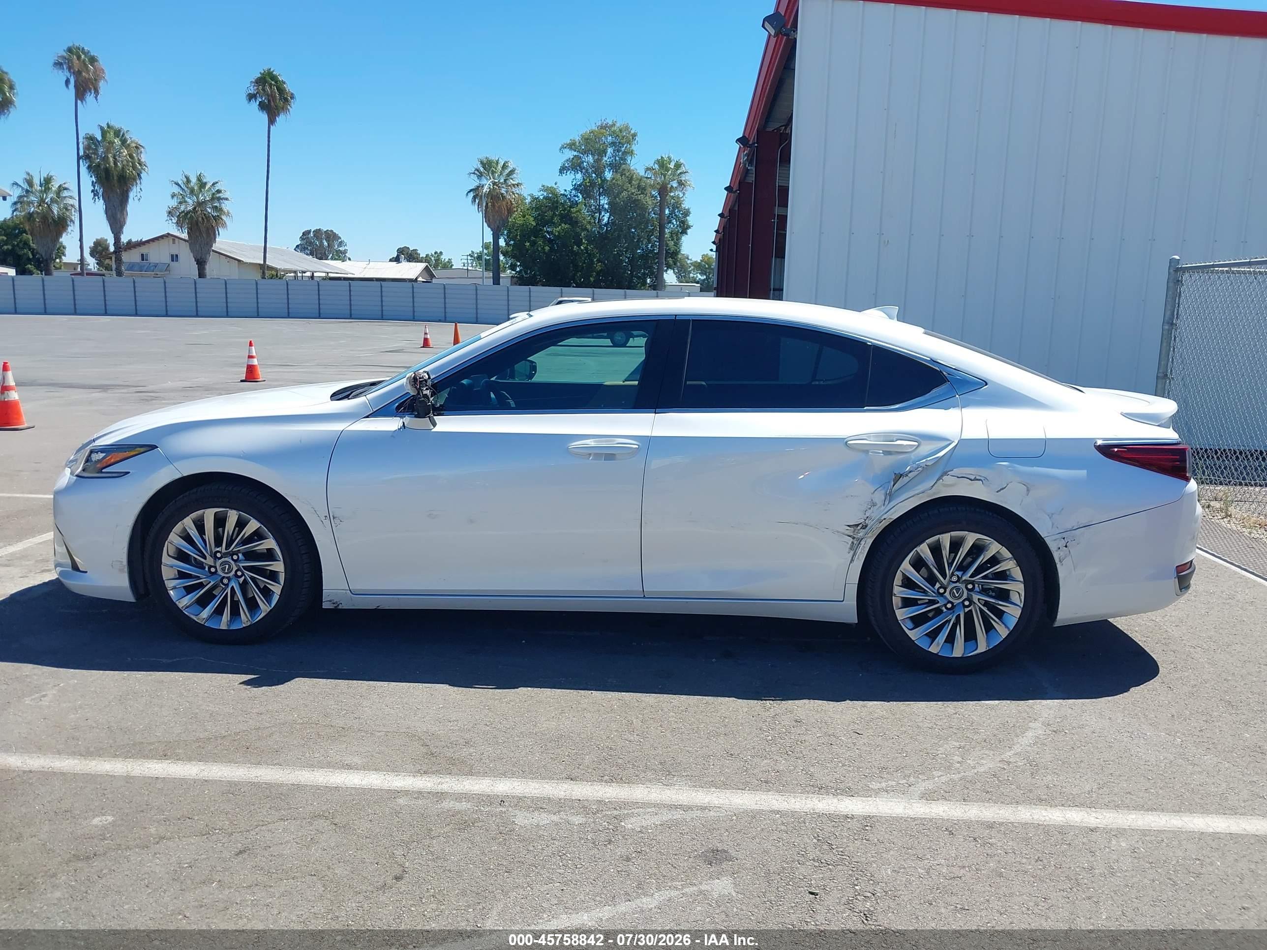 2023 LEXUS ES 300H LUXURY