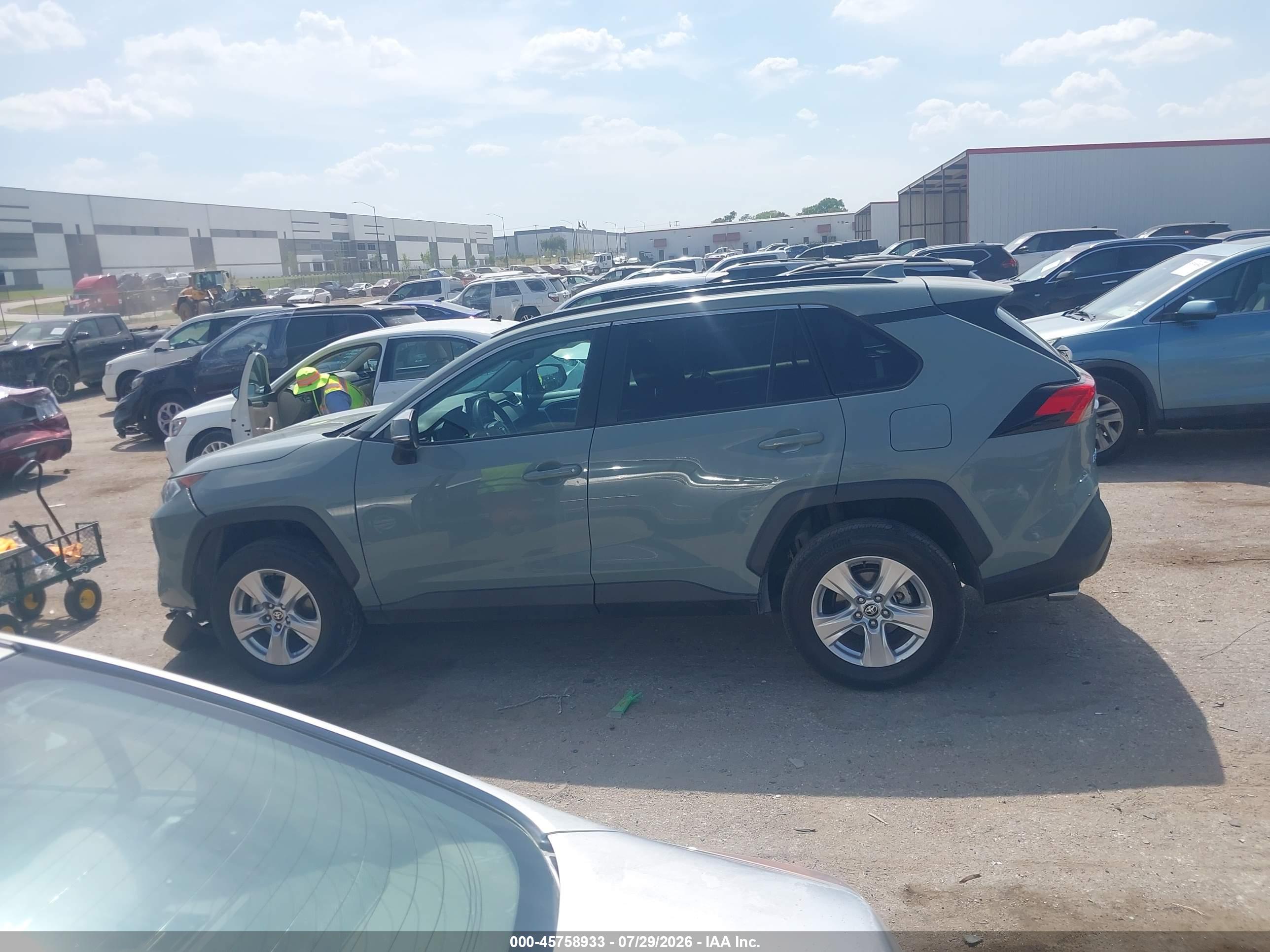 2021 TOYOTA RAV4 XLE