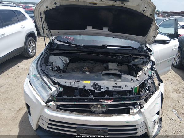 2018 TOYOTA HIGHLANDER LE